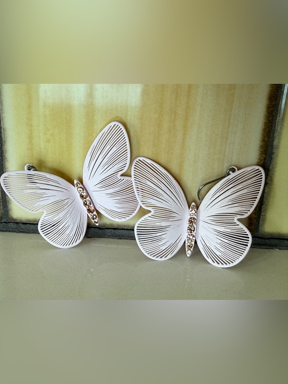 Butterfly Earring Soft Pink